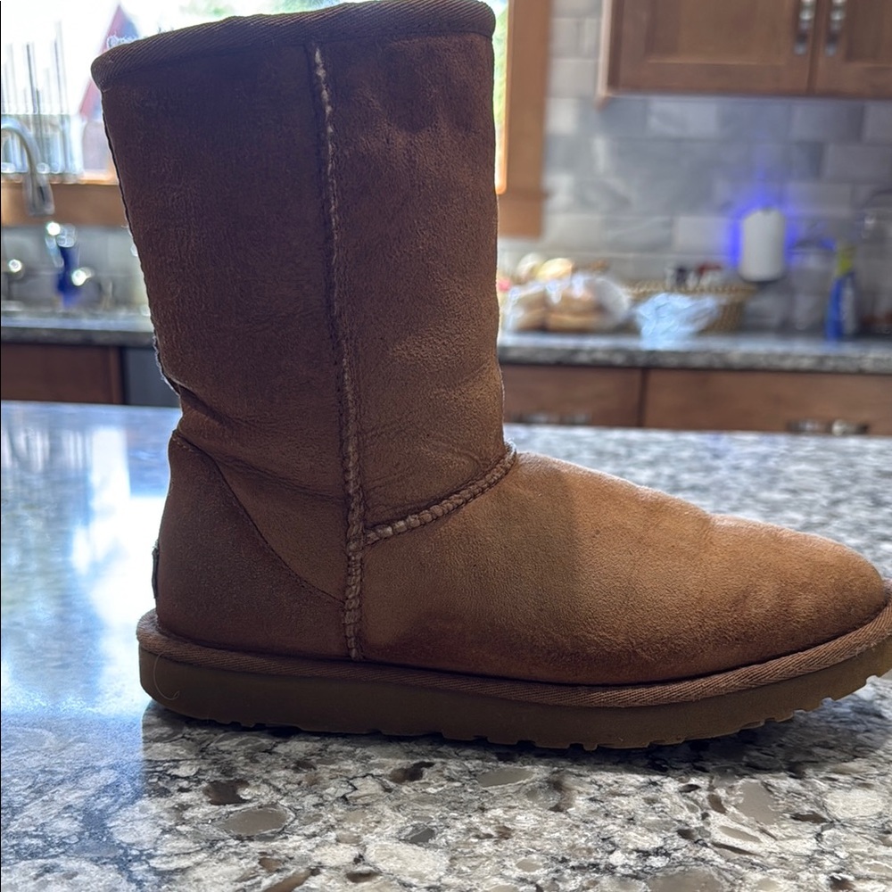 UGG Classic Tan Shearling Boots - Picture 4 of 16